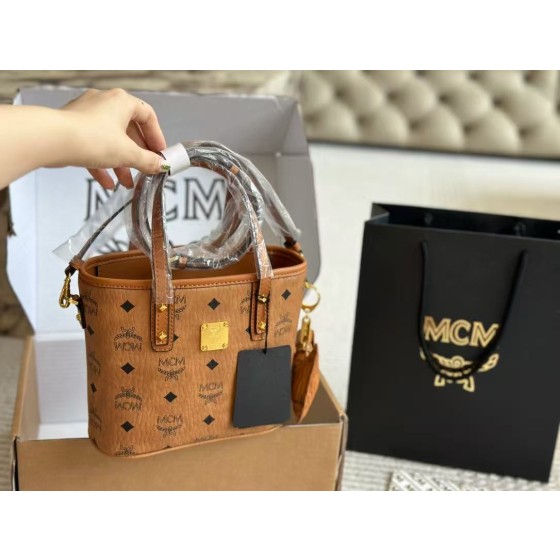 ¥560【MCM】 ⭐78PP⭐6bvV⭐ 天美 尺寸：20×17CM 天美