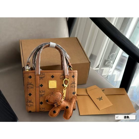 ¥550【MCM】 ⭐5Tas4⭐43E⭐ 天美 尺寸：17×14CM 天美