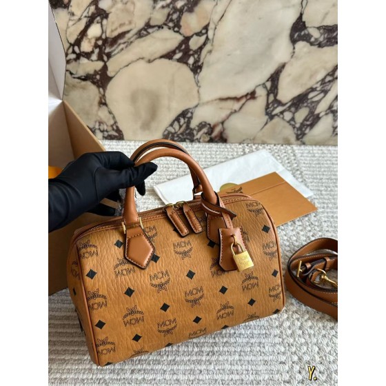 ¥570【MCM】 ⭐7IIp⭐599⭐ 天美 尺寸：25×16CM 天美
