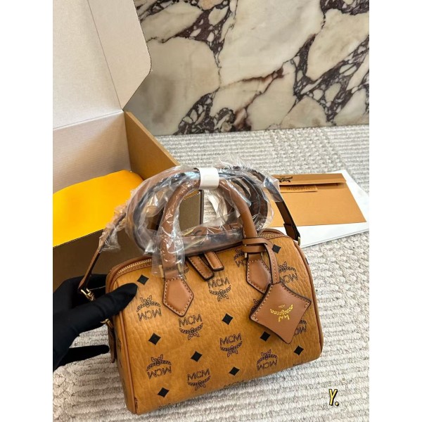 ¥570 【MCM】⭐56TTn⭐43e⭐ 天美 尺寸：22×14CM 天美