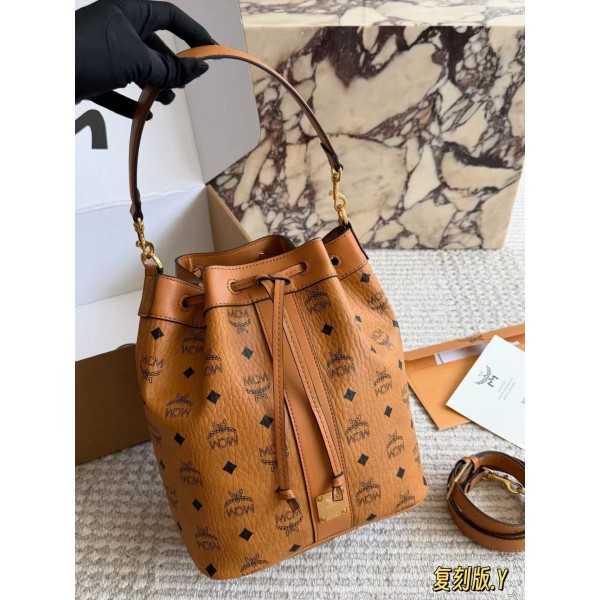 ¥550【MCM】 ⭐87UU⭐64⭐ 天美 尺寸：23×27CM 天美