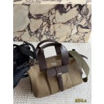 ¥550 【PRADA】【PRADA】⭐E7uu⭐6i99⭐ 尺寸：30×28CM vc