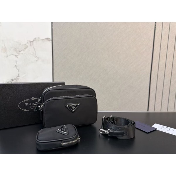 ¥550 【PRADA】⭐8934E⭐44d⭐ ming 尺寸：21 x 14CM ming