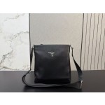 ¥550【PRADA】 ⭐54ASD6⭐dd⭐ ming 尺寸： 27 x 23CM ming