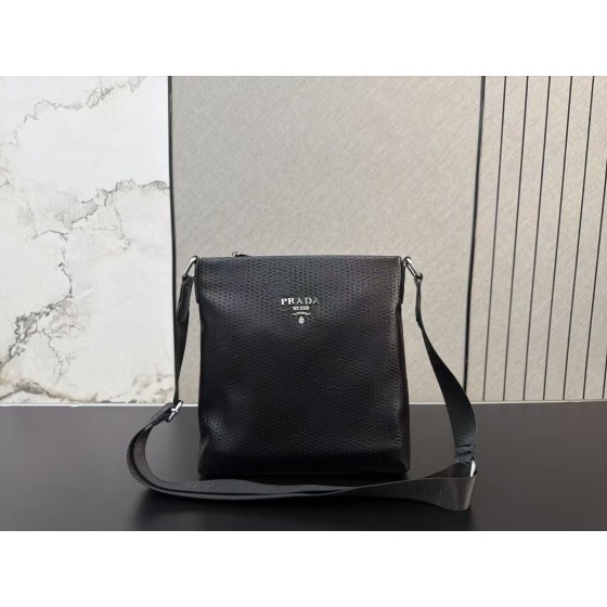 ¥550【PRADA】 ⭐54ASD6⭐dd⭐ ming 尺寸： 27 x 23CM ming