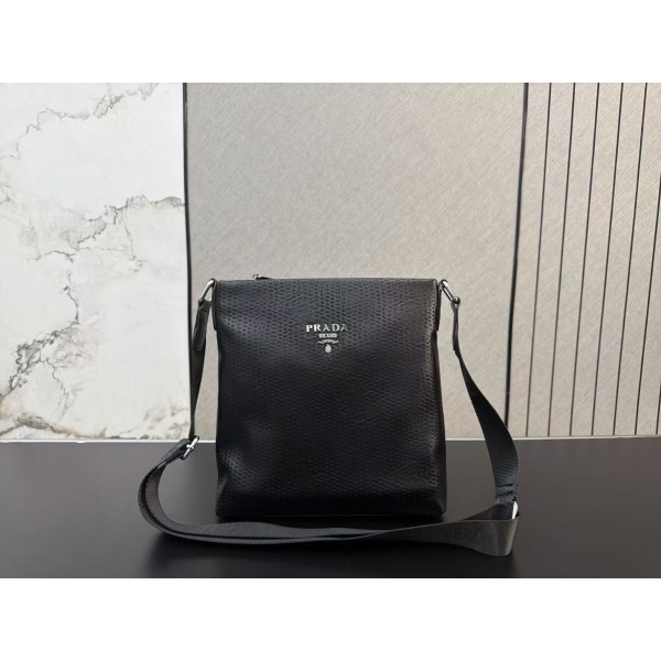 ¥550【PRADA】 ⭐54ASD6⭐dd⭐ ming 尺寸： 27 x 23CM ming