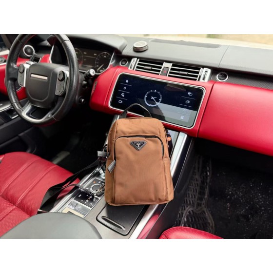 ¥520 【PRADA】⭐4T6s⭐64⭐ 凯撒 尺寸：20x27x8CM 凯撒