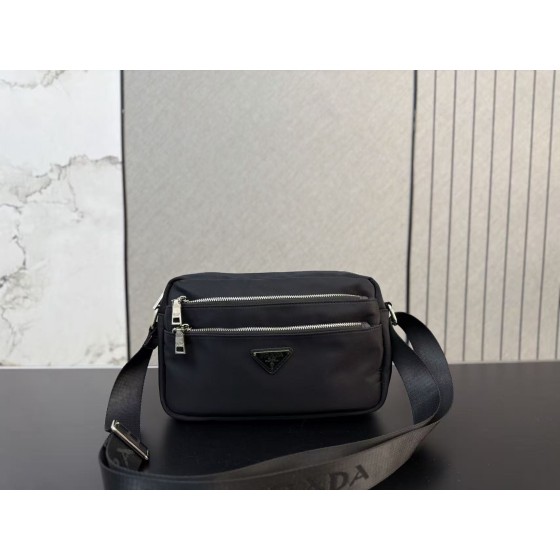 ¥520 【PRADA】⭐F6nu⭐54R⭐ ming 尺寸： 27 x 16CM ming