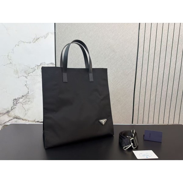 ¥550【PRADA】 ⭐EV767⭐98U⭐ ming 尺寸：34 x 33CM ming