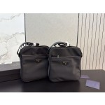¥560 【PRADA】⭐87⭐9P09⭐ ming 尺寸：26 x 24 CM ming