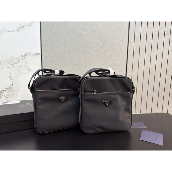 ¥560 【PRADA】⭐87⭐9P09⭐ ming 尺寸：26 x 24 CM ming