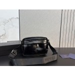 ¥530【PRADA】 ⭐5098⭐I98⭐ ming 尺寸：15 x 22CM ming