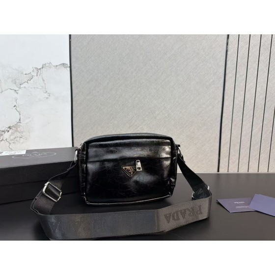 ¥530【PRADA】 ⭐5098⭐I98⭐ ming 尺寸：15 x 22CM ming