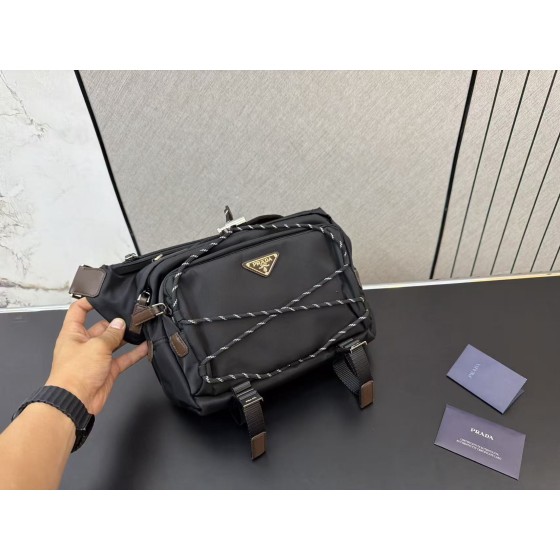 ¥550 【PRADA】⭐5097⭐D5⭐ ming 尺寸：22 x 30CM ming