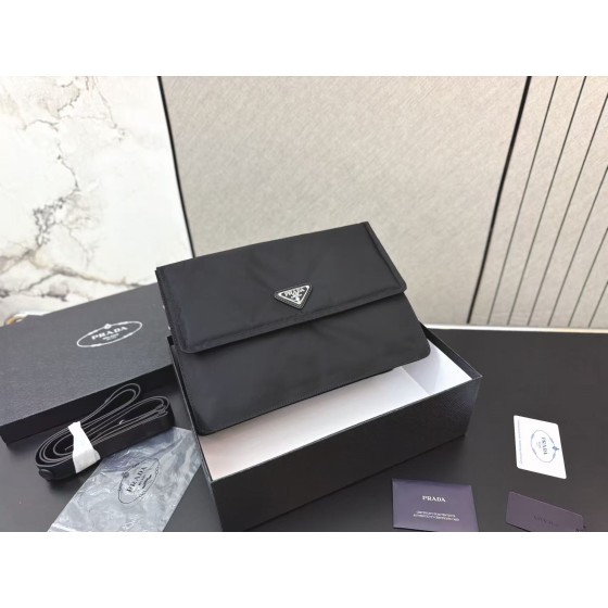 ¥580【PRADA】 ⭐610K⭐66⭐ ming 尺寸：22 x 30 CM ming