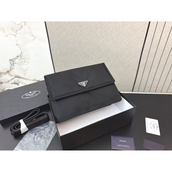 ¥580【PRADA】 ⭐610K⭐66⭐ ming 尺寸：22 x 30 CM ming
