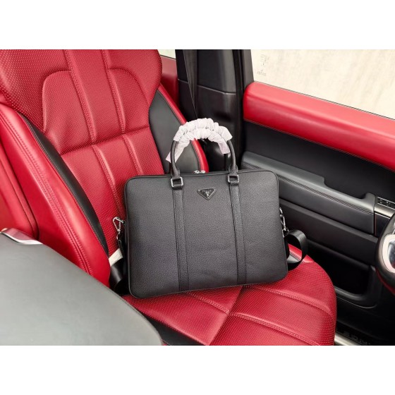 ¥590【PRADA】 ⭐82⭐C7⭐ 凯撒 尺寸：38x28x7CM 凯撒