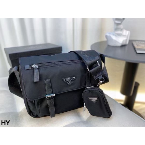 ¥580 【PRADA】⭐s2⭐76⭐ HY 尺寸：30×25CM HY