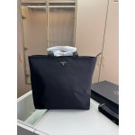 ¥560【PRADA】 ⭐p9⭐17⭐ HY 尺寸：38×16×37CM HY