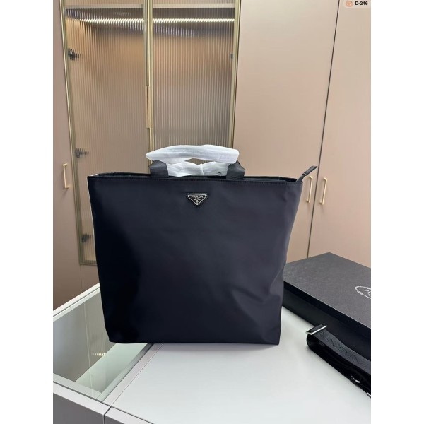 ¥560【PRADA】 ⭐p9⭐17⭐ HY 尺寸：38×16×37CM HY