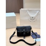 ¥520【PRADA】 ⭐p7⭐09⭐ HY 尺寸：20×13CM HY