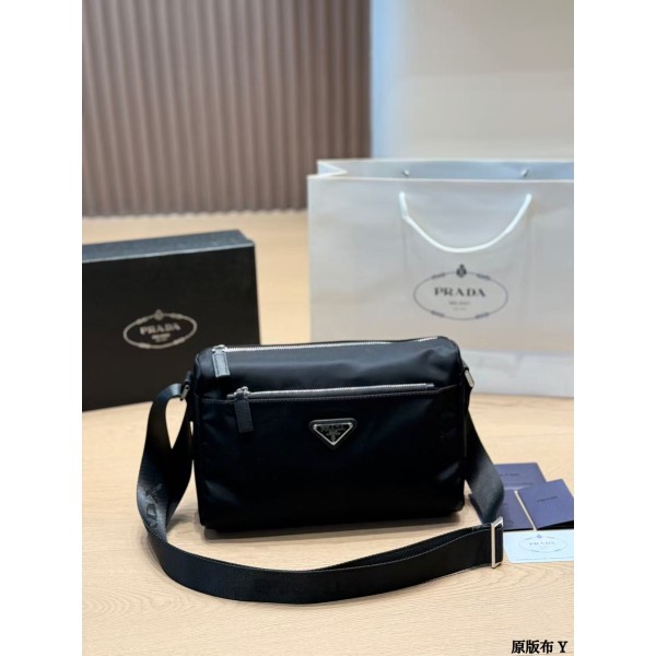 ¥540【PRADA】 ⭐r0⭐18⭐ HY 尺寸：30×20CM HY