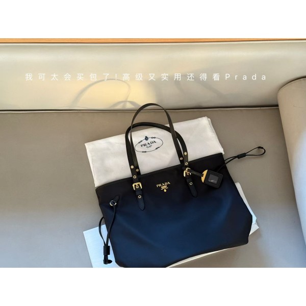 ¥580 【PRADA】⭐1e⭐65⭐ ZN 尺寸：35×30CM ZN