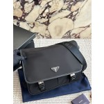 ¥590 【PRADA】⭐47⭐a2⭐ ZN 尺寸：26×10×19CM ZN
