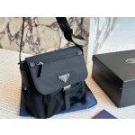 ¥580【PRADA】 ⭐64⭐y4⭐ ZN 尺寸：20×22CM ZN