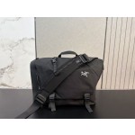 ¥560 【Arc'teryx】⭐325W⭐53RT⭐ 尺寸： 30 x 28CM ming