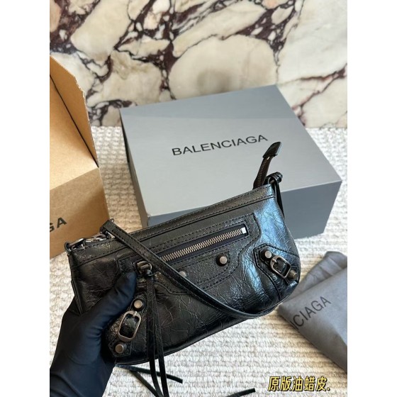¥560【Balenciaga】 ⭐678T⭐234Iip⭐ vc 尺寸：25×14CM vc