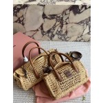 ¥610.00-630.00【MIUMIU】 ⭐091W⭐87Uu⭐ 尺寸：34×18CM 24×15CM vc