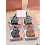 ¥580【MIUMIU】 ⭐F934⭐G6U⭐ 二丫 尺寸： 11×7CM 二丫