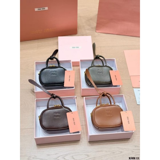 ¥580【MIUMIU】 ⭐F934⭐G6U⭐ 二丫 尺寸： 11×7CM 二丫