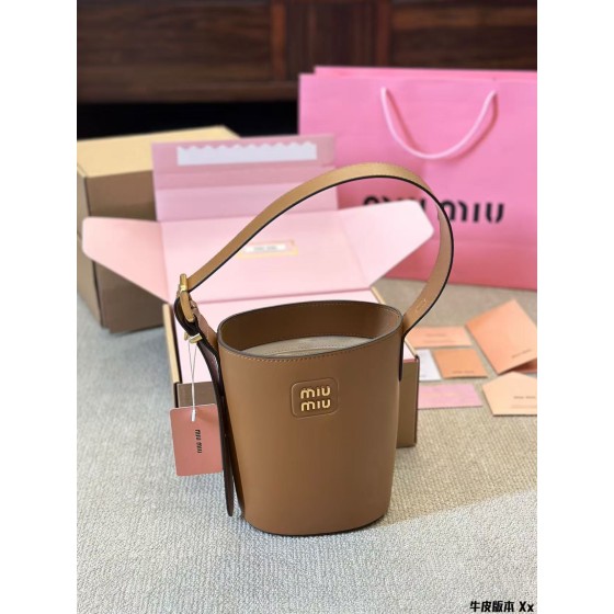 ¥590 【MIUMIU】⭐5TB⭐6YG⭐ 二丫 尺寸：14×20CM 二丫
