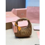 ¥560【MIUMIU】 ⭐5G9⭐Y7⭐ 二丫 尺寸：20×14CM 二丫