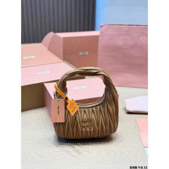 ¥560【MIUMIU】 ⭐5G9⭐Y7⭐ 二丫 尺寸：20×14CM 二丫