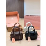 ¥520 【MIUMIU】⭐729⭐D5TY⭐ 二丫 尺寸：19×13CM 二丫