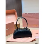 ¥520 【MIUMIU】⭐9022⭐SD4⭐ 二丫 尺寸：30×14CM 二丫