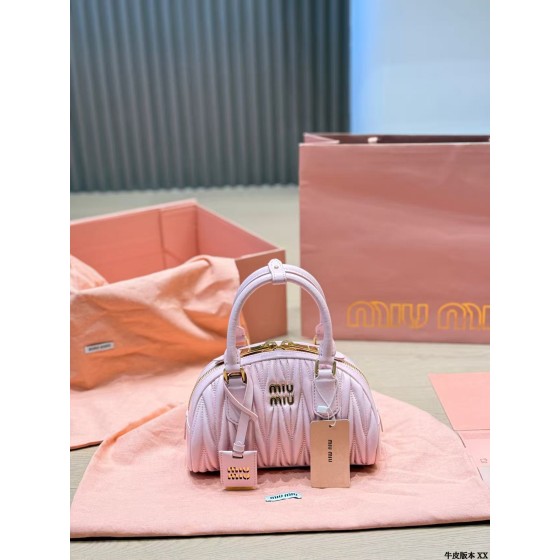 ¥560 【MIUMIU】⭐52⭐WQ1⭐ 二丫 尺寸：21×13CM 二丫