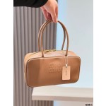 ¥520 【MIUMIU】⭐821⭐W61⭐ 二丫 尺寸：30×17CM 二丫