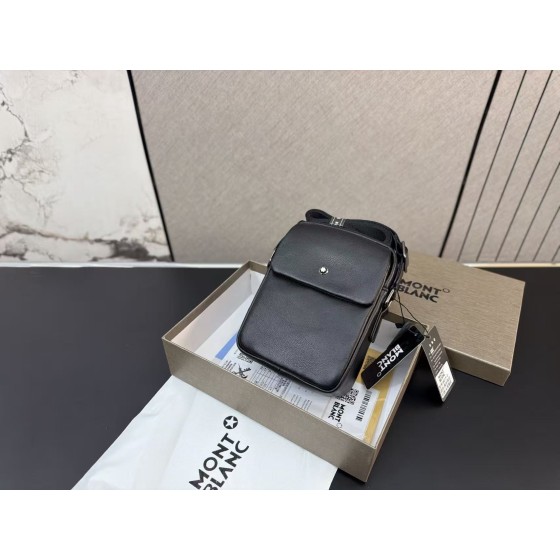 ¥560【Montblanc】 ⭐U78⭐E4⭐ ming 尺寸： 20 x 12CM ming