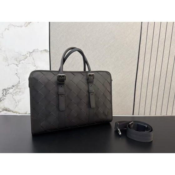 ¥590 【Bottega Veneta】⭐BG922⭐011⭐ ming 尺寸：38 x 28CM ming