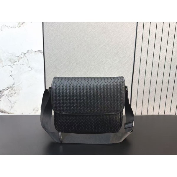 ¥550【Bottega Veneta】 ⭐a39⭐207⭐ ming 尺寸： 24 x 30CM ming