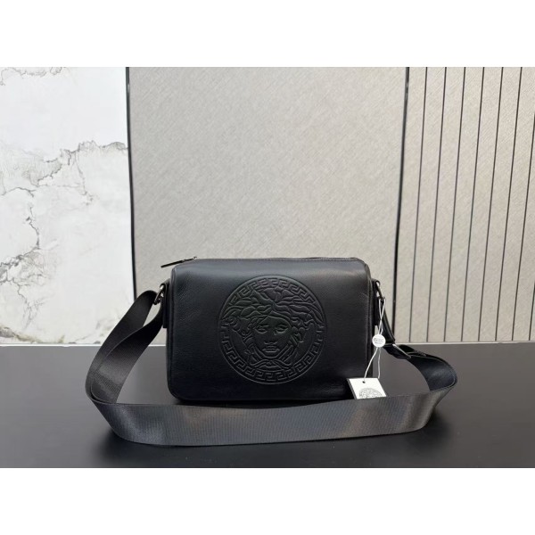 ¥540【VERSACE】 ⭐U79⭐d7⭐ ming 尺寸： 26 x 18 CM ming