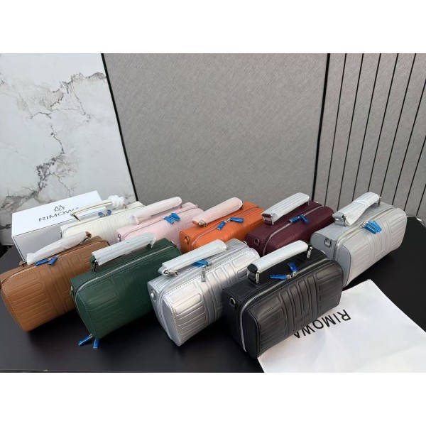 ¥590【RIMOWA】 ⭐R56m7⭐WW21⭐ ming 尺寸：10 x 20CM ming