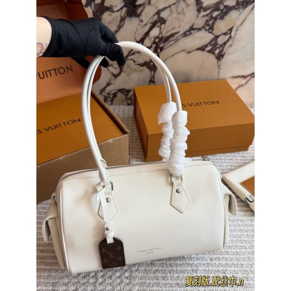 ¥580 【LV】⭐YJ822⭐ci9⭐ 尺寸： 28×17CM vc