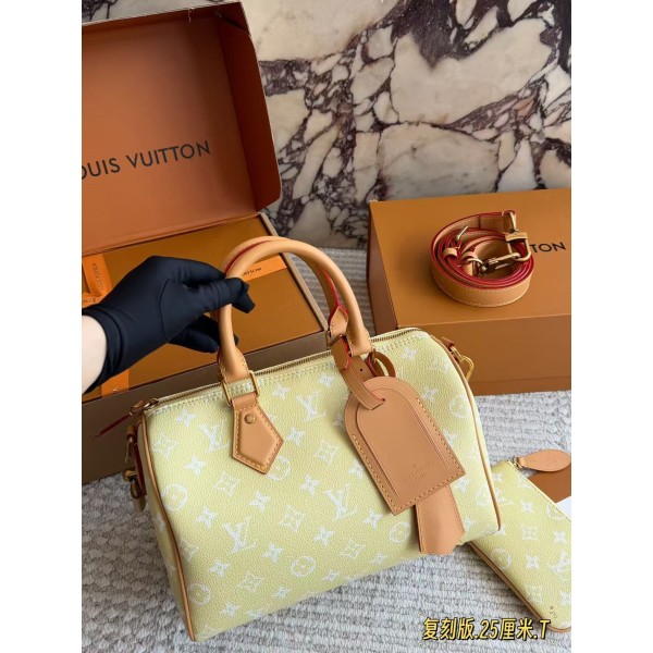 ¥580【LV】 ⭐C76cc⭐7522W⭐ 尺寸：25×17×12CM vc