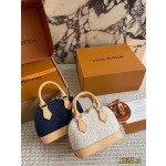 ¥480 【LV】⭐Kk91X⭐21Q⭐ 尺寸：17×13CM vc