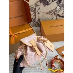 ¥580【LV】 ⭐vU722⭐1001⭐  尺寸： 25CM vc